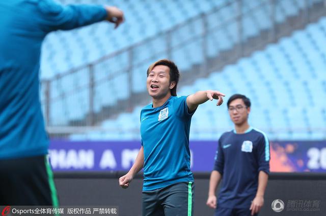 阿盖夏裸体演出